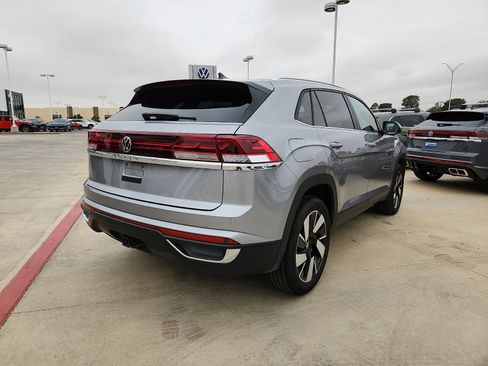 Used 2025 Volkswagen Atlas Cross Sport SE FWD image 7