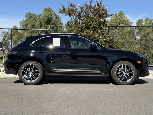 Used 2025 Porsche Macan image 8