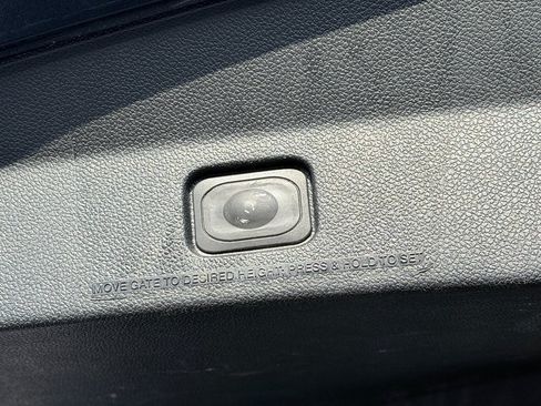 Used 2017 Ford Explorer XLT w/ Equipment Group 202A FWD image 10