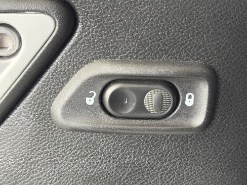 Used 2018 Jeep Wrangler Unlimited Sahara AWD/4WD image 29