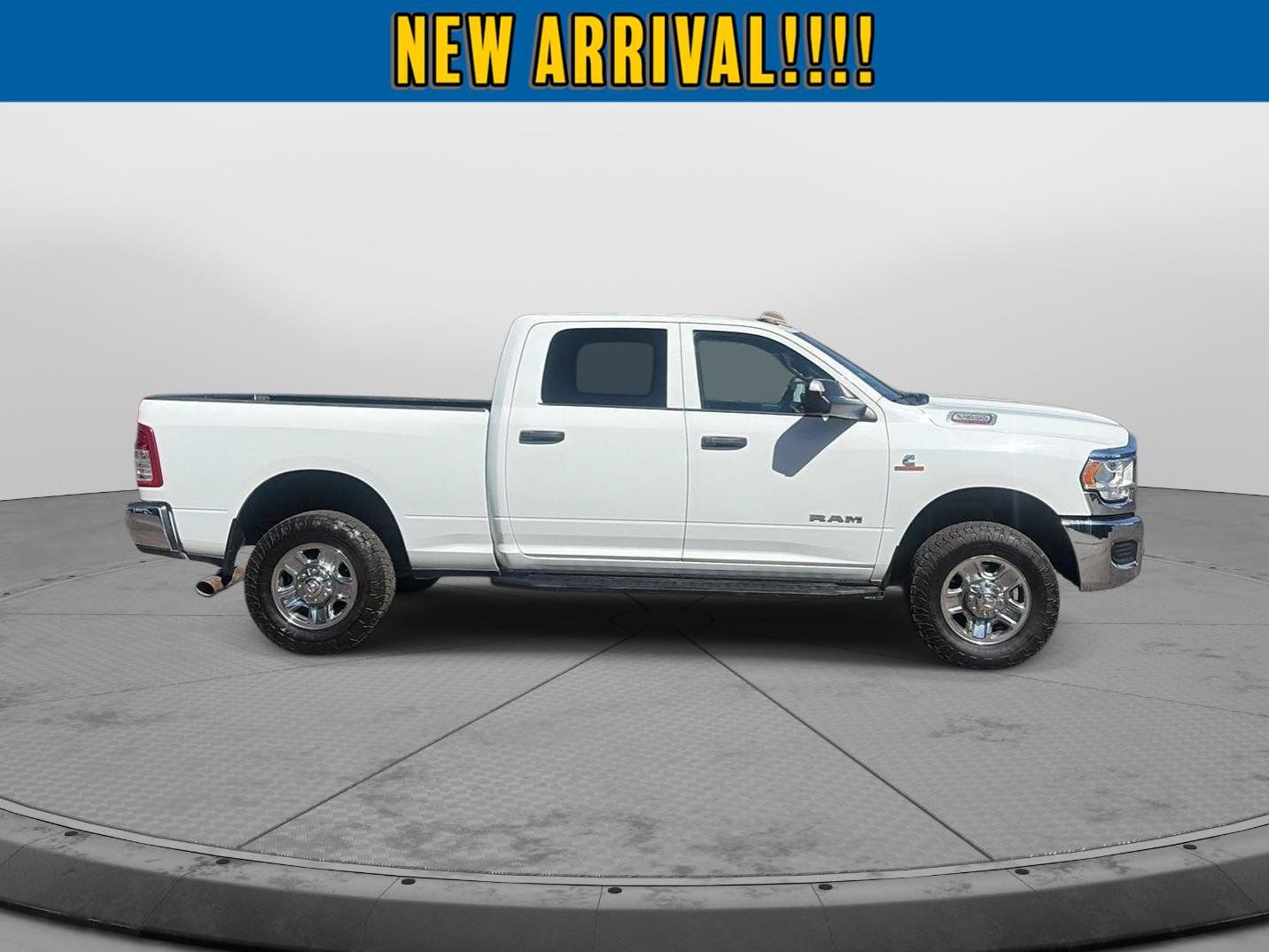 Used 2022 RAM 3500 Tradesman w/ Chrome Appearance Group AWD/4WD image 6
