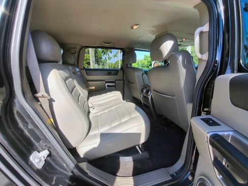 Used 2003 HUMMER H2 w/ Preferred Equipment Group AWD/4WD image 29
