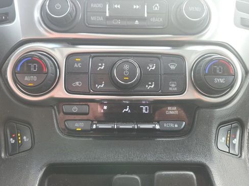Used 2018 Chevrolet Suburban LT image 34