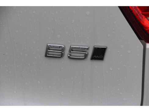 Certified 2025 Volvo XC40 B5 Core w/ Protection Package Premier image 25