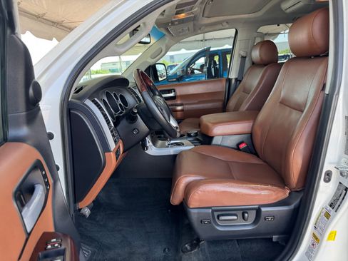 Used 2015 Toyota Sequoia Platinum AWD/4WD image 9
