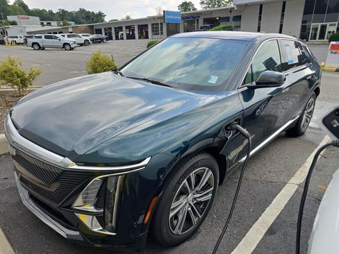 Used 2024 Cadillac Lyriq Luxury AWD/4WD image 4