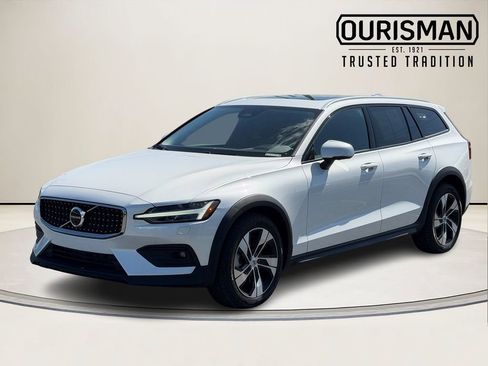 Used 2024 Volvo V60 B5 Cross Country Plus AWD/4WD image 2