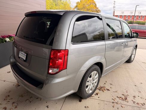 Used 2018 Dodge Grand Caravan SE image 7