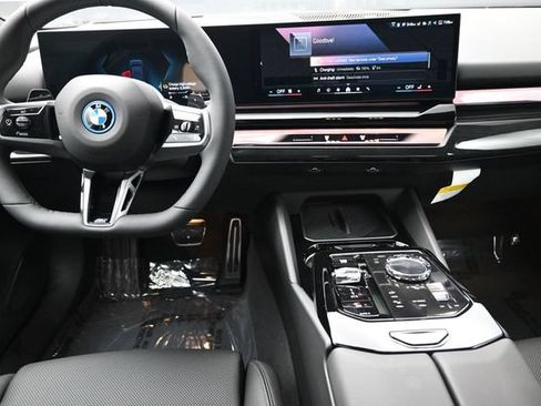 New 2027 BMW 550e xDrive w/ Executive Package AWD/4WD image 14