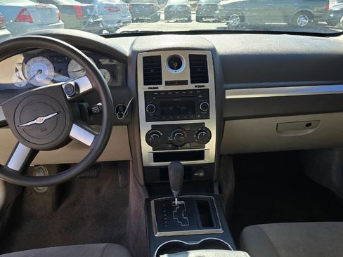 Used 2010 Chrysler 300 Touring image 9