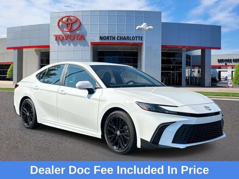 Used 2026 Toyota Camry SE FWD image 1