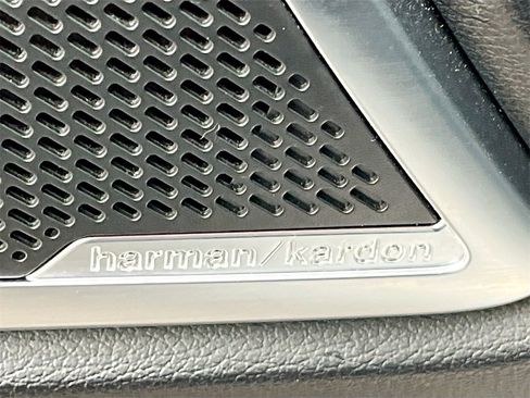 Used 2022 Kia Telluride SX w/ SX Prestige Package image 19