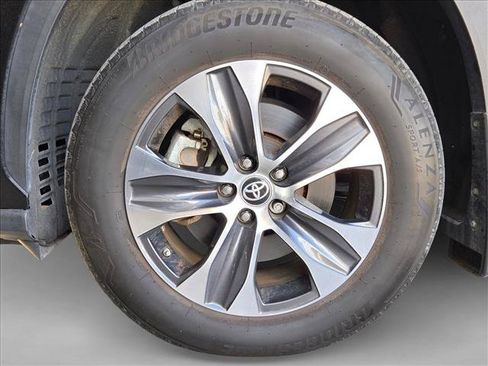 Used 2023 Toyota Highlander XLE FWD image 21