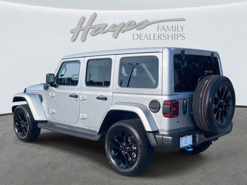 Used 2022 Jeep Wrangler Unlimited Sahara w/ Cold Weather Group image 34