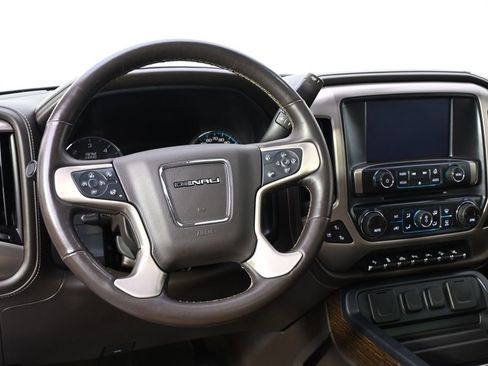 Used 2017 GMC Sierra 1500 Denali w/ Denali Ultimate Package AWD/4WD image 12