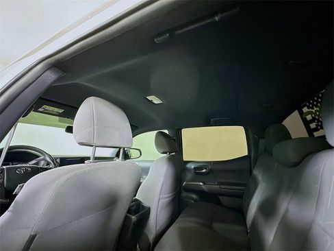 Used 2017 Toyota Tacoma TRD Sport w/ Tow Package image 12