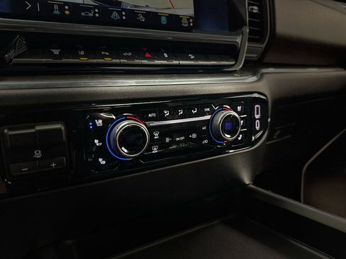 Used 2024 Chevrolet Silverado 2500 High Country w/ High Country Premium Package AWD/4WD image 25