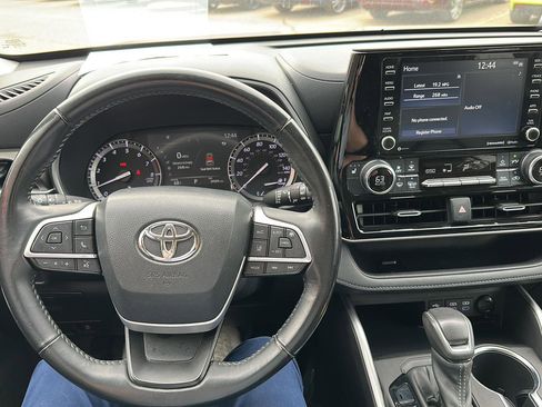 Used 2022 Toyota Highlander XLE image 32