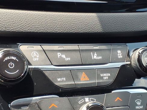 Used 2026 Chrysler Pacifica Select FWD image 17