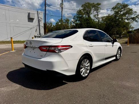 Used 2018 Toyota Camry LE image 4