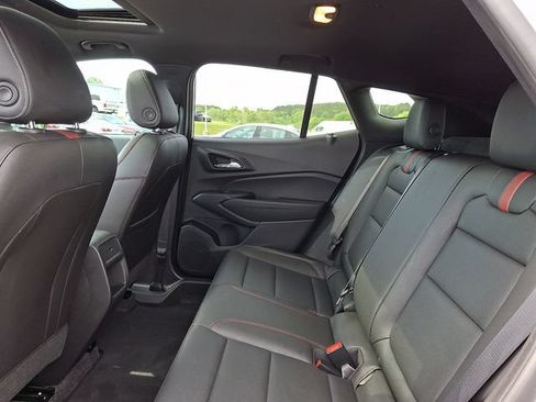 Used 2025 Chevrolet Trax RS w/ Sunroof Package FWD image 10