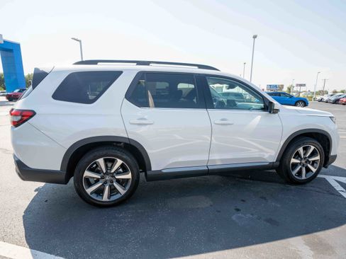 Used 2025 Honda Pilot Elite image 6