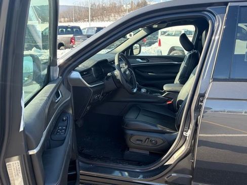 New 2026 Jeep Grand Cherokee Limited w/ Limited Altitude Package AWD/4WD image 16