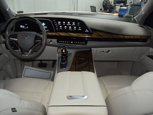 Used 2024 Cadillac Escalade ESV Sport Platinum w/ LPO, ONYX Package AWD/4WD image 32