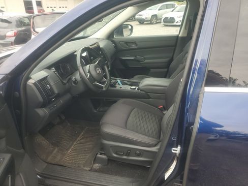 Used 2023 Nissan Pathfinder SV AWD/4WD image 12