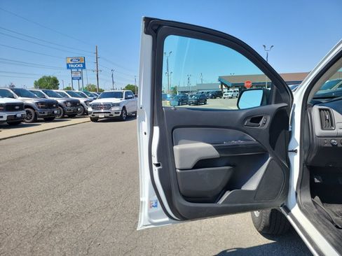 Used 2022 Chevrolet Colorado W/T w/ WT Convenience Package AWD/4WD image 13