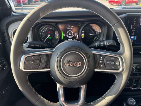 Certified 2025 Jeep Wrangler Unlimited Sahara w/ Safety Group image 21