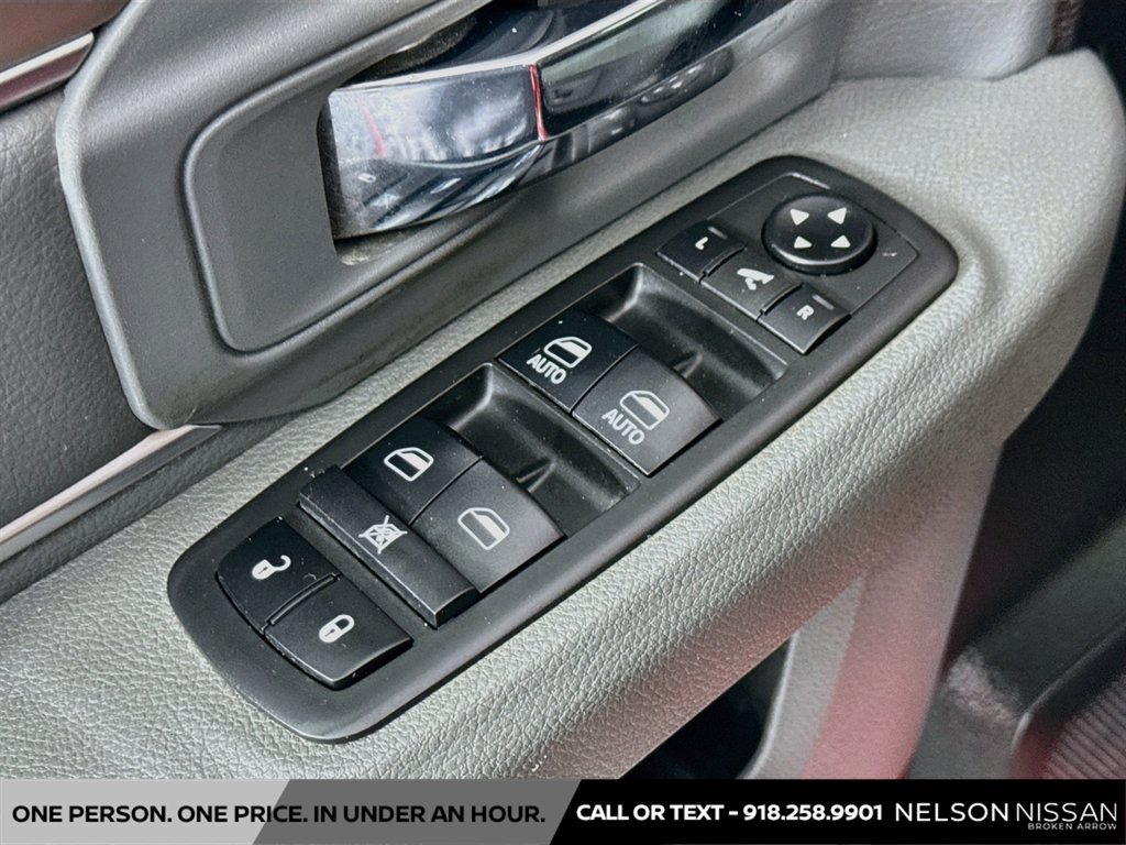 Used 2019 RAM 1500 Classic SLT w/ Luxury Group AWD/4WD image 17