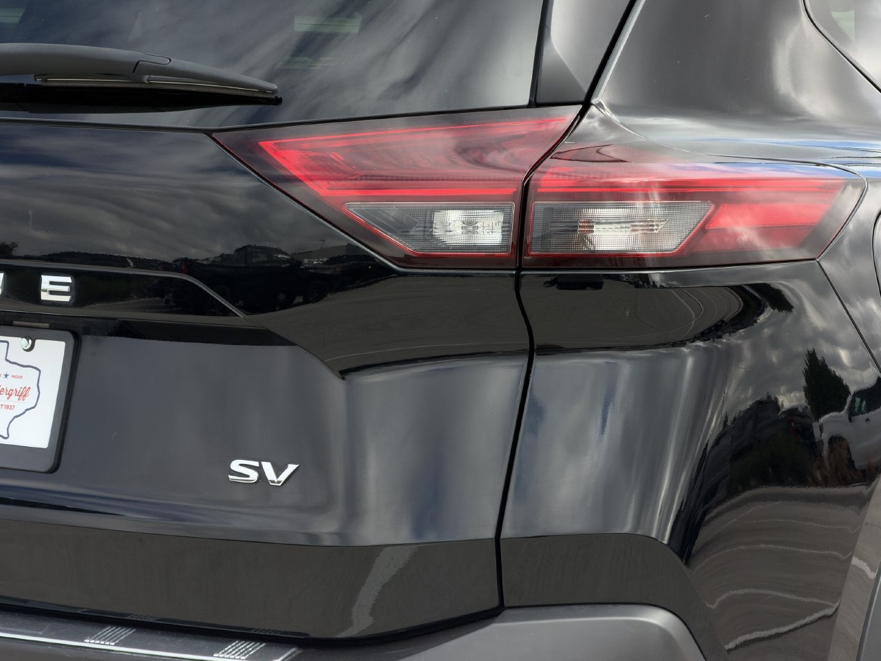 Used 2023 Nissan Rogue SV FWD image 7