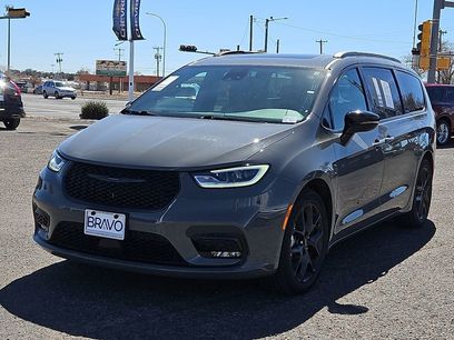 Used 2025 Chrysler Pacifica Limited