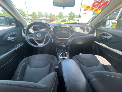 Used 2016 Jeep Cherokee Latitude image 12