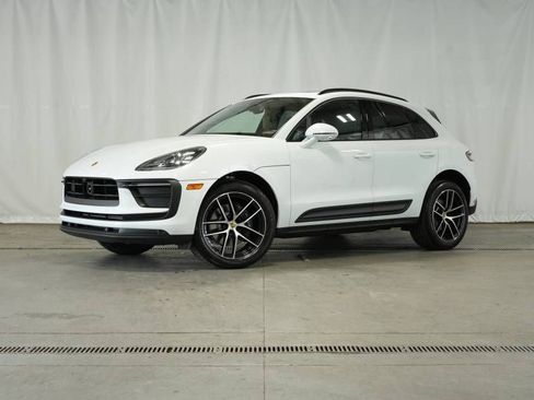 Certified 2025 Porsche Macan AWD/4WD image 1