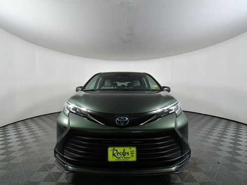 Used 2021 Toyota Sienna LE image 7