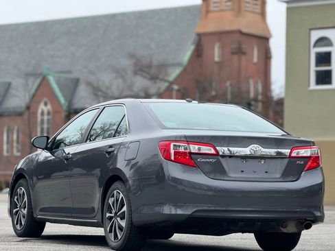 Used 2014 Toyota Camry XLE w/ Leather Package FWD image 5