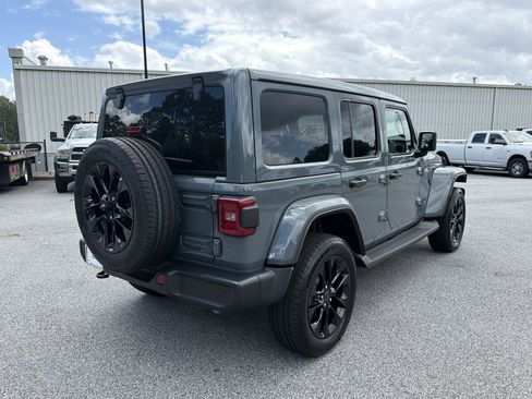 Used 2025 Jeep Wrangler Unlimited Sahara w/ Safety Group AWD/4WD image 8