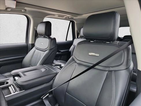 Used 2025 Ford Expedition Max Platinum w/ Driver's Package image 15