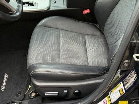 Used 2013 Toyota Camry SE image 16