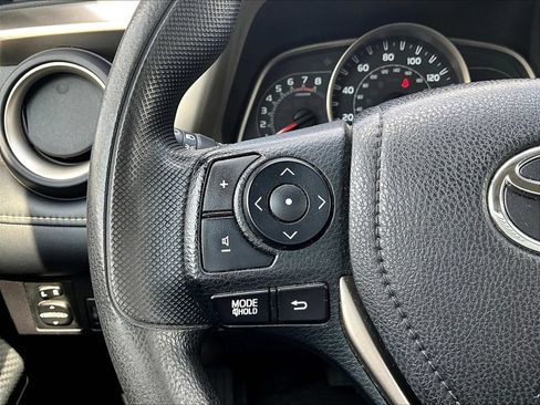 Used 2015 Toyota RAV4 XLE AWD/4WD image 13