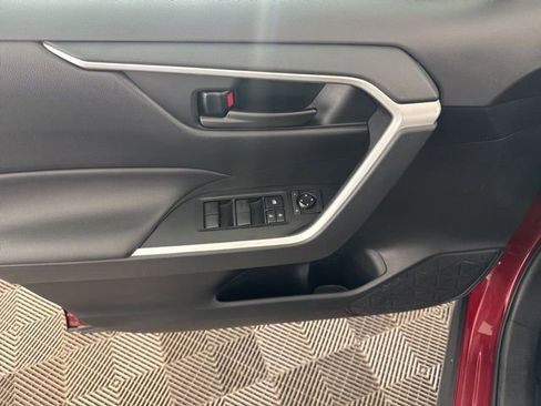 Used 2021 Toyota RAV4 LE AWD/4WD image 19