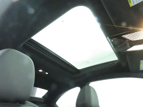 Used 2025 BMW 230i Coupe w/ Convenience Package image 19