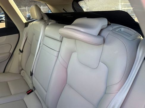 Used 2019 Volvo XC60 T5 Inscription image 18