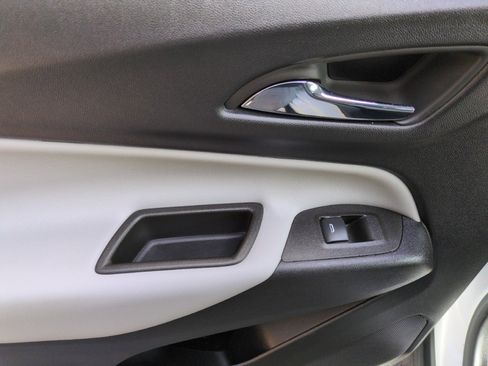 Used 2023 Chevrolet Equinox LS w/ Driver Confidence II Package FWD image 32
