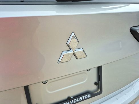 New 2026 Mitsubishi Outlander SE image 12