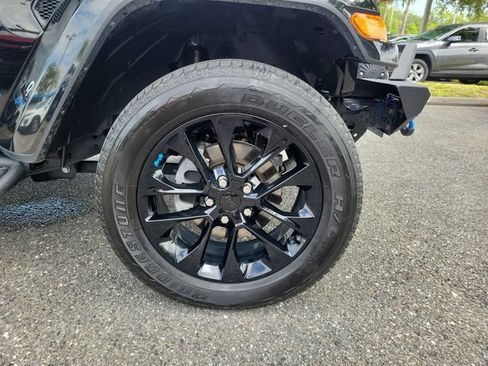 Used 2022 Jeep Wrangler Unlimited Sahara AWD/4WD image 7