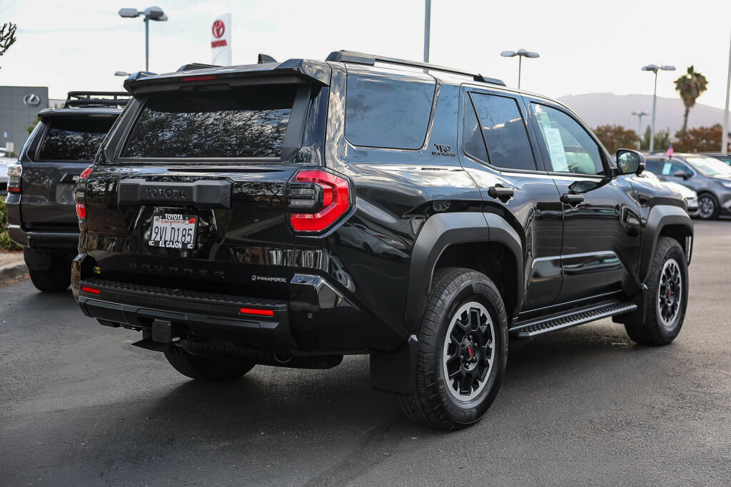 Certified 2025 Toyota 4Runner TRD Off-Road Premium AWD/4WD image 27