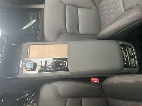 Used 2025 Volvo XC90 B6 Plus AWD/4WD image 27
